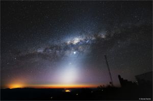 Zodiakální světlo na La Silla, Chile, Nikon D700