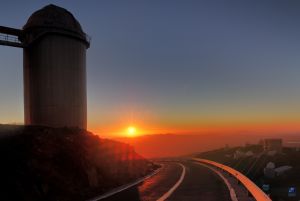 Zapadající Slunce na observatoři La Silla v Chile