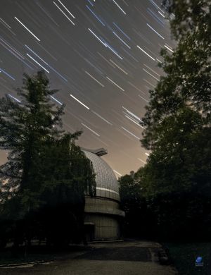 Dráhy hvězd nad Perkovým 2 metrovým dalekohledem v Ondřejově